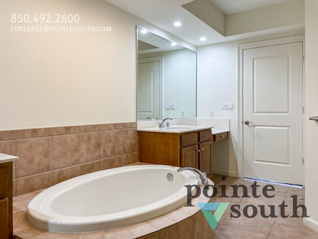 Building Photo - Waterfront 2B/2BA Condo at Galia!