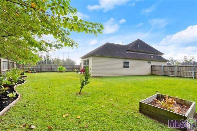 Building Photo - 13009 Roundlake Dr