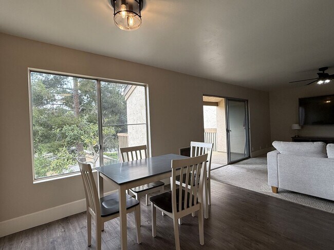 Building Photo - Recently Remodeled Condo in Villa La Jolla...