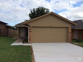 Building Photo - 2-Bed 1.5 Bath 2-Car West Moore Home avail...