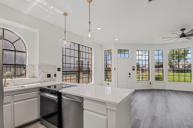 Building Photo - 8888 Benning Dr