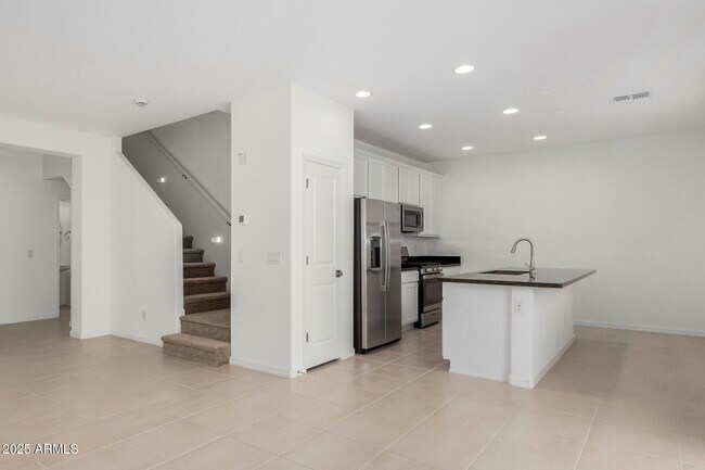 Building Photo - 14633 W Sand Hills Rd