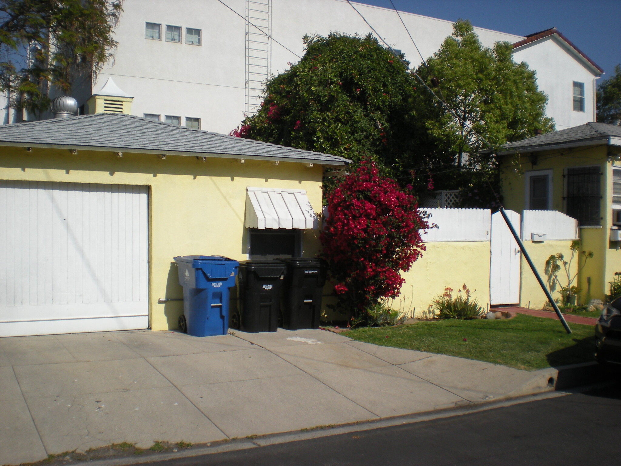 Building Photo - 10657 Woodbridge St