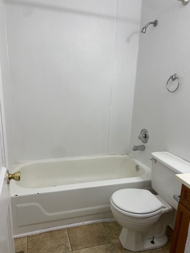 Building Photo - 1603