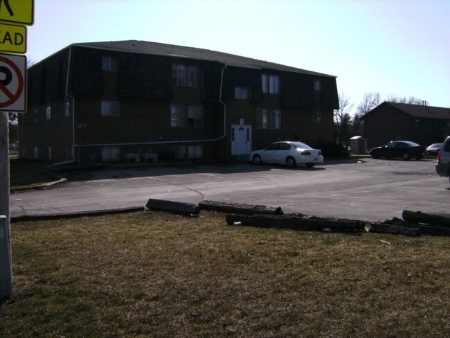 Building Photo - 1231 N Dakota Ave