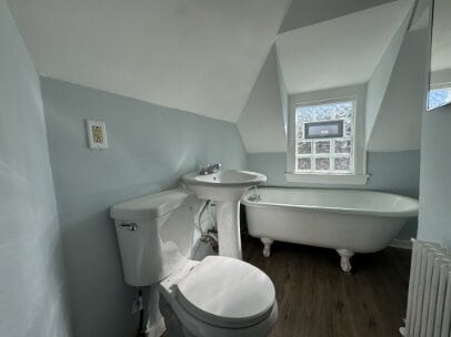 Building Photo - "Charming 4-Bed Upper Level Retreat with Hardwood Elegance in (Powderhorn) Minneapolis!"