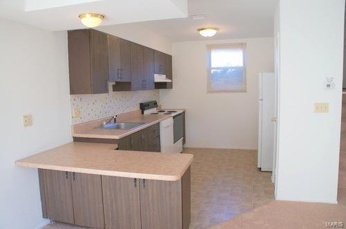Building Photo - 715 White Oak Dr
