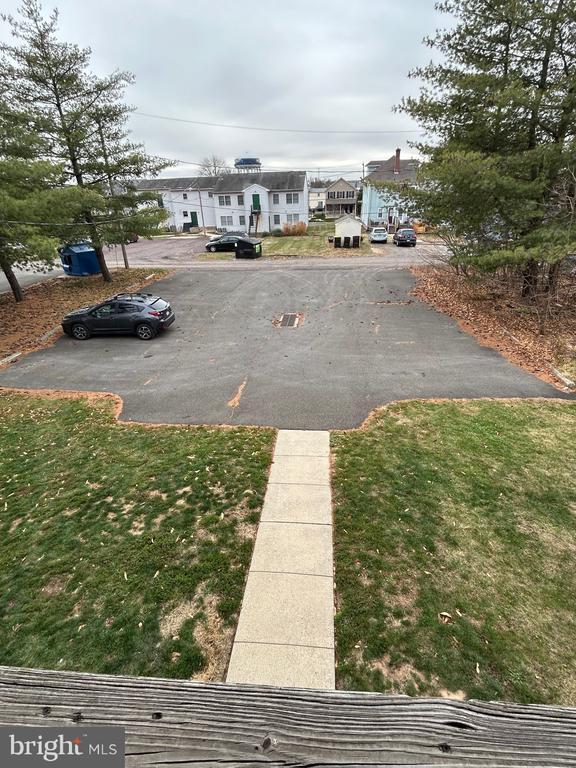 Building Photo - 420 W 8th St