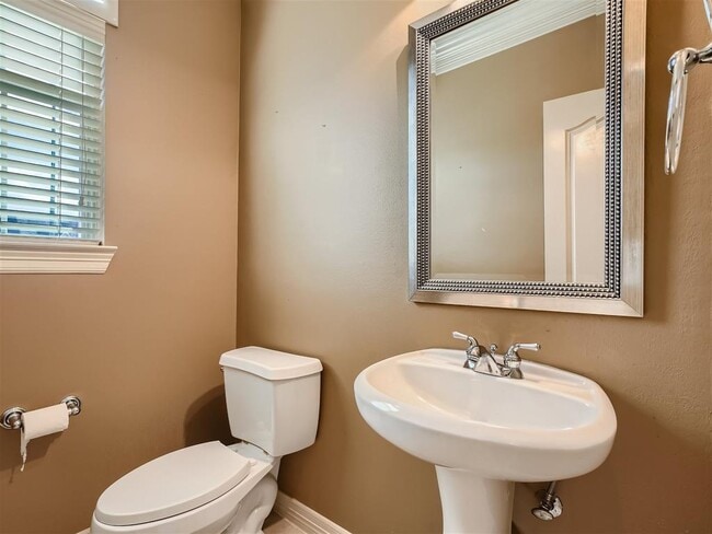 Building Photo - 2331 Vinemead Ct