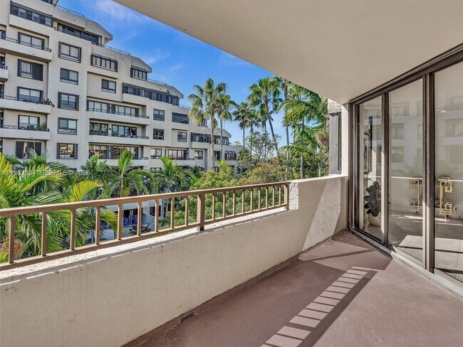 Building Photo - 101 Crandon Blvd