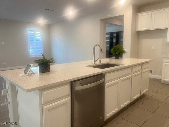 Building Photo - 2110 Millergrove Ave