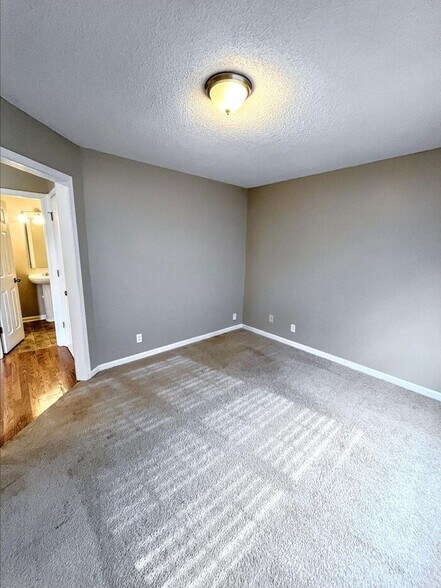Building Photo - 1013 Harding Dr