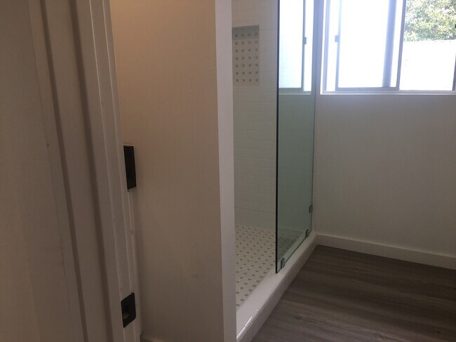 Building Photo - 1451-1451-1451-1452 Hornblend St