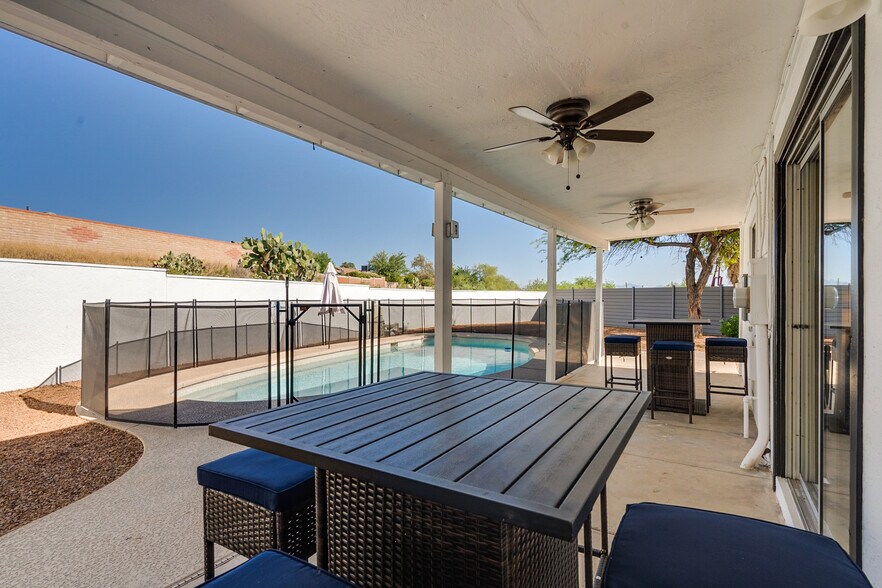 Great entertaining patio - 9870 E Celeste Dr