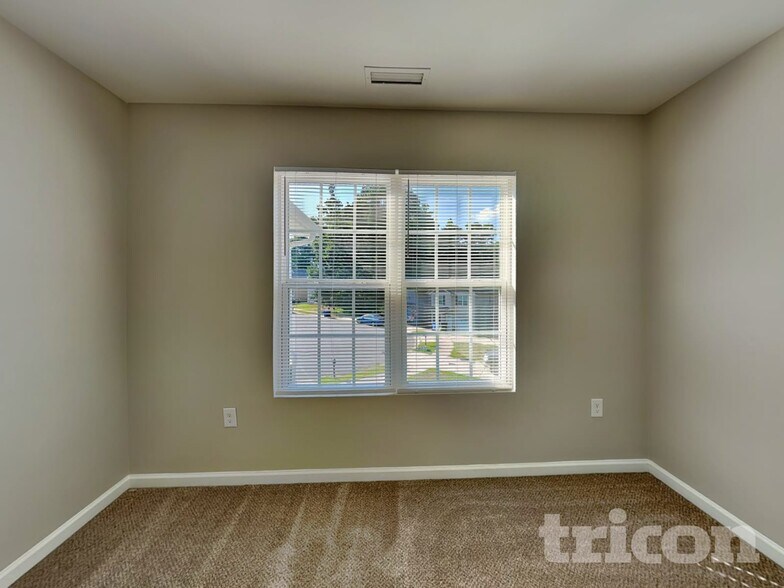Building Photo - 118 Lookout Point Pl