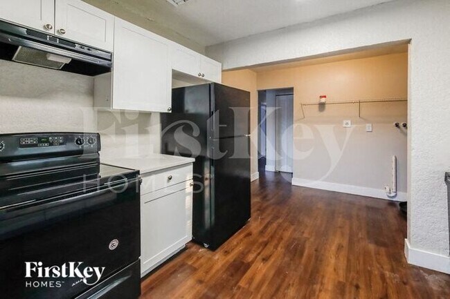 Building Photo - 2121 NW 28th Terrace