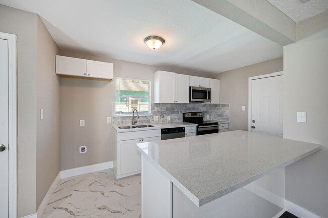 Building Photo - Richmond TX - Newly updated 2 bedroom, 1 bath "A-Frame" type house