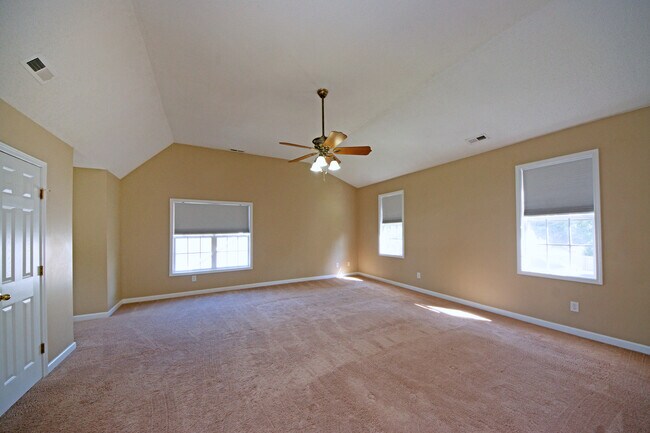 Building Photo - 1112 Huff Dr