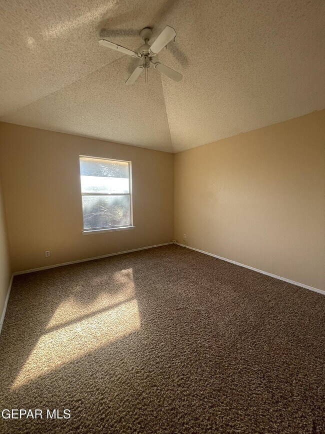 Building Photo - 13928 Pete La Rue Cir