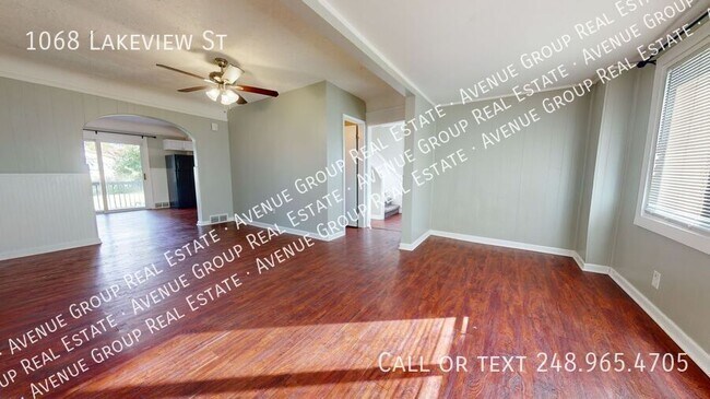 Building Photo - 1068 Lakeview St
