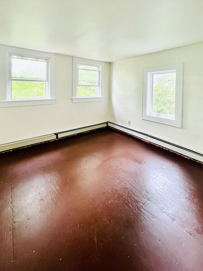 Building Photo - 5 Bedroom, 1.5 Bath Home near UVM (312 Col...