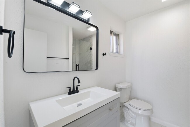 Building Photo - 16318 Cypress Point Dr