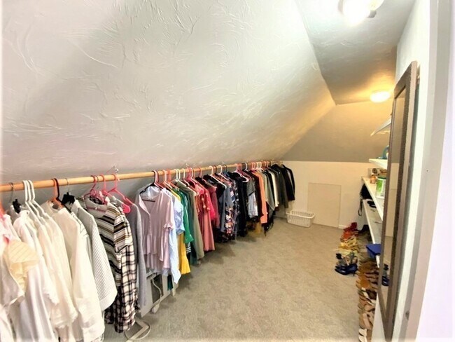 Building Photo - 27 Langley Rd