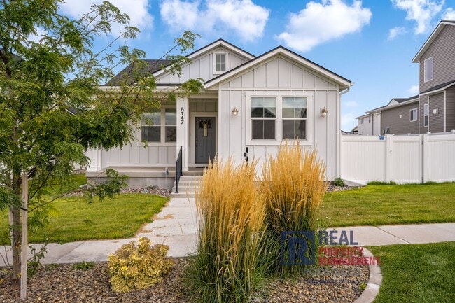 Primary Photo - MOVE IN SPECIAL - Beautiful Brand New 6 be...
