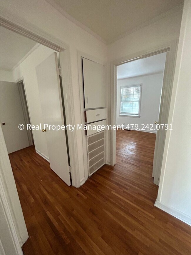 Building Photo - COMING IN JANUARY 2026 -  Bed 1 Bath HOUSE...