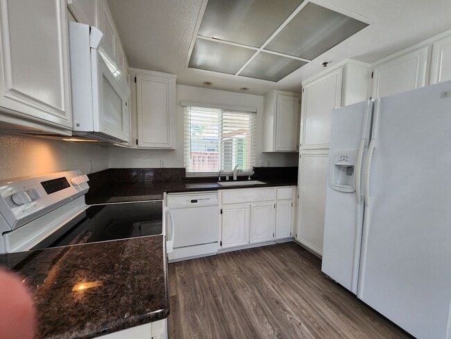 Building Photo - Redwood city townhouse