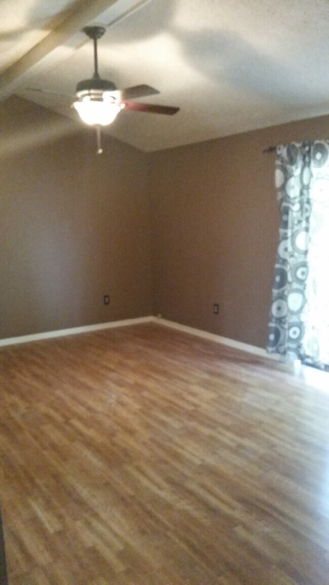 Building Photo - 1301 Scott St