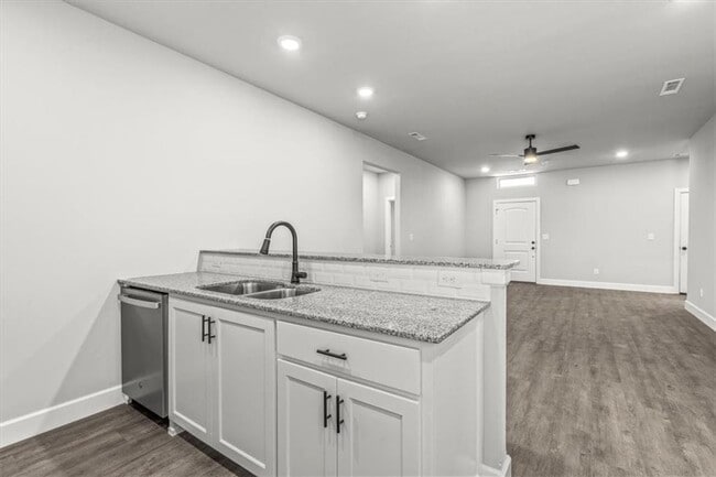 Building Photo - 1050 Sunshine Ct