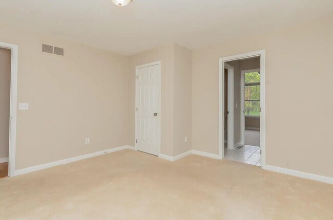 Building Photo - 1703 Cottontail Dr