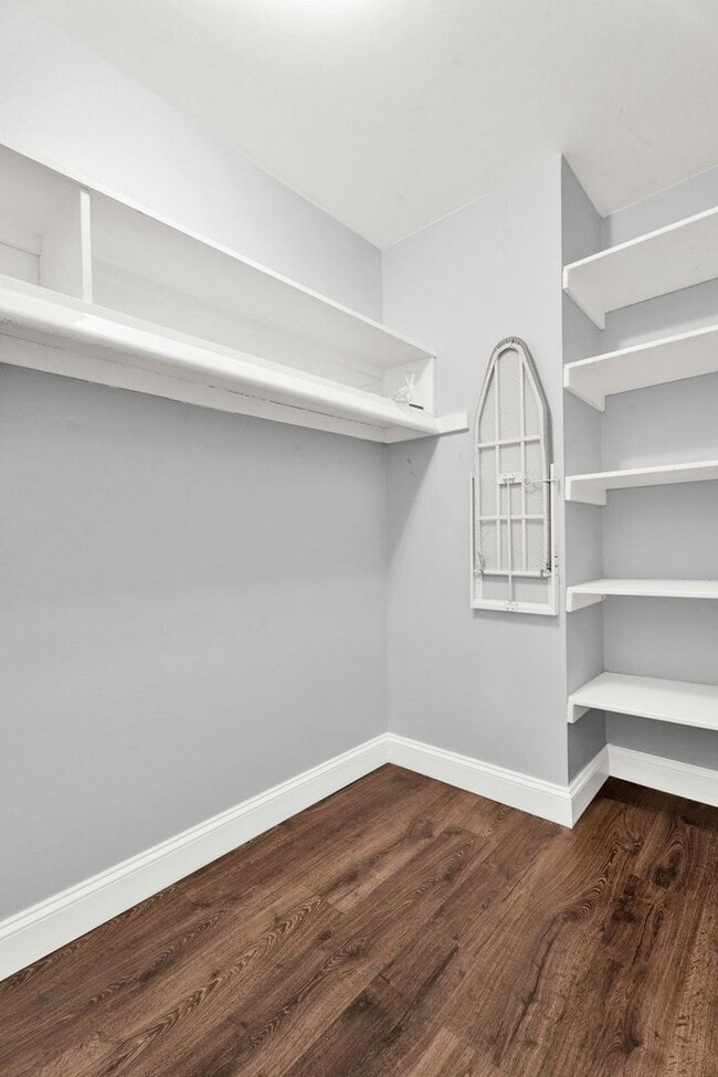 Building Photo - Welcome Home, Newly Remodeled Condo