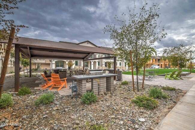 Building Photo - 4655 S Vapor