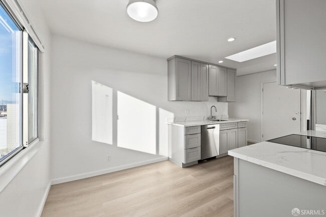 Building Photo - 3100 Taraval St
