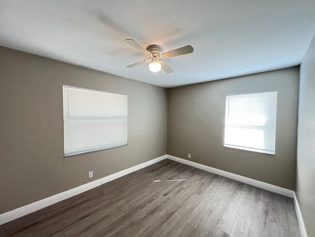 Building Photo - Charming Renovated 2-Bedroom Home in Ocala – Lawn Care Included!