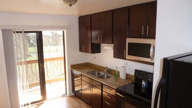 Building Photo - 1851 N Green Ln N