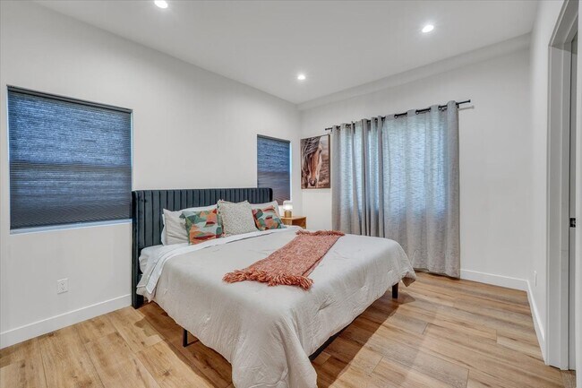 Building Photo - 14541 Weddington St