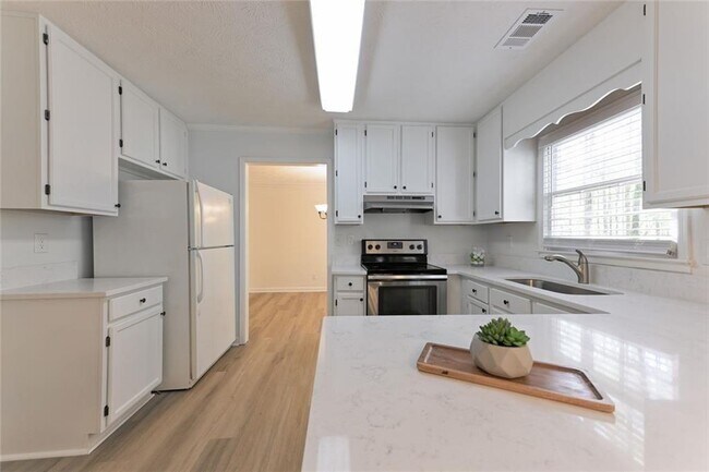 Building Photo - 2208 Heritage Trace Dr