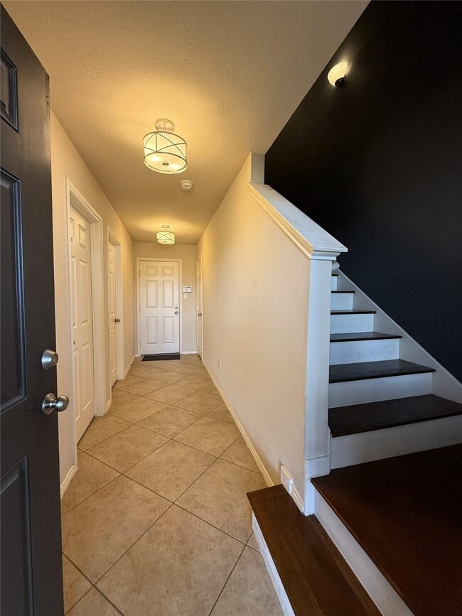 Building Photo - 1410 Ennis St