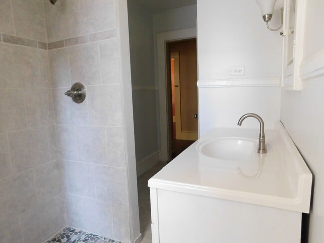 Building Photo - 2 Bedroom on Toombs