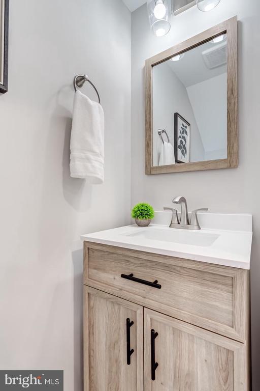 Building Photo - 44848 Tiverton Sq