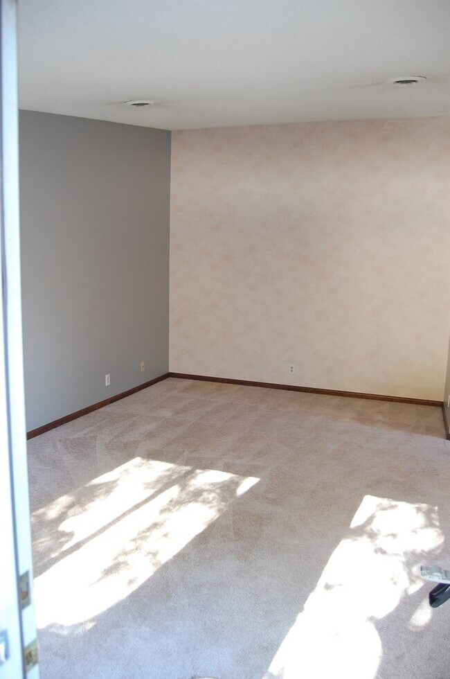 Building Photo - 3724 Clover Cir