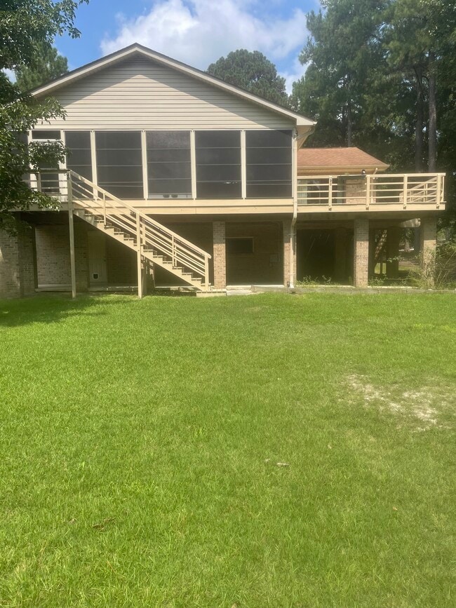 Building Photo - 750 Mimosa Dr