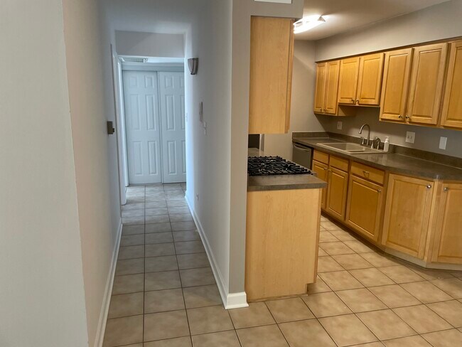 Building Photo - 1609 N Windsor Dr