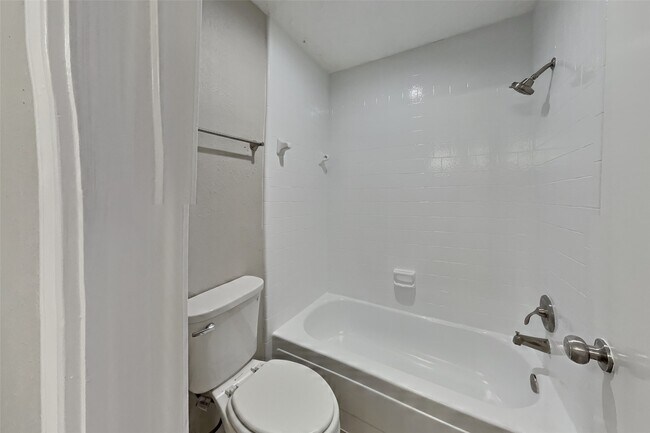 Building Photo - 17514 Hamilwood Dr