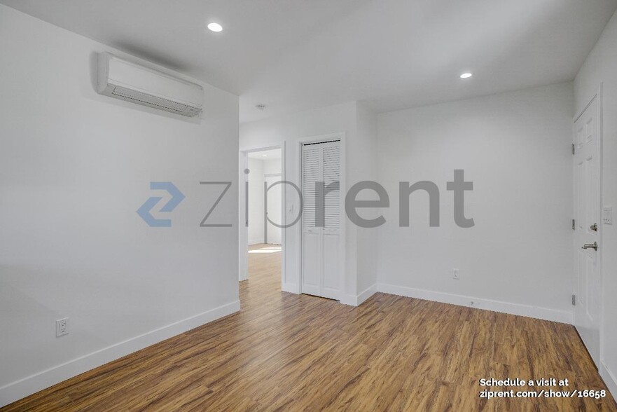 Building Photo - Unit