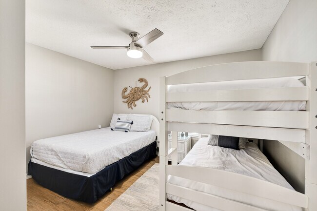 Building Photo - 17642 Front Beach Rd