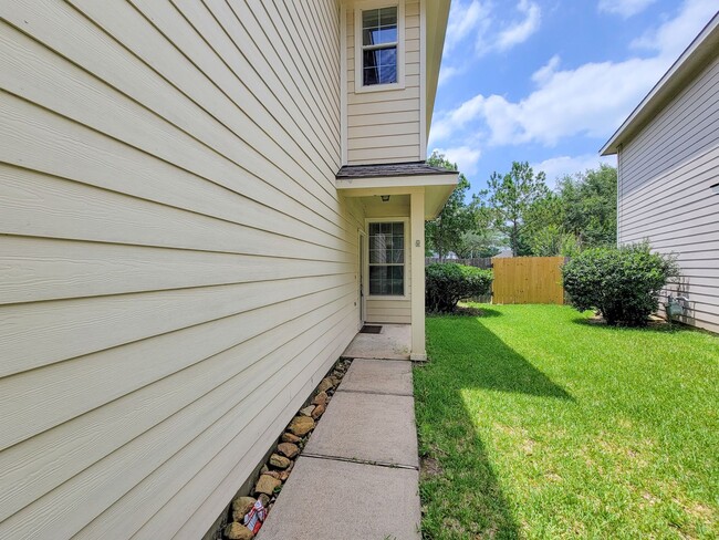Building Photo - BEAUTIFUL 3 BEDROOM 2 BATH TOWNHOME THAAT ...